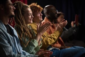 Différence hypnose spectacle et hypnose thérapeutique