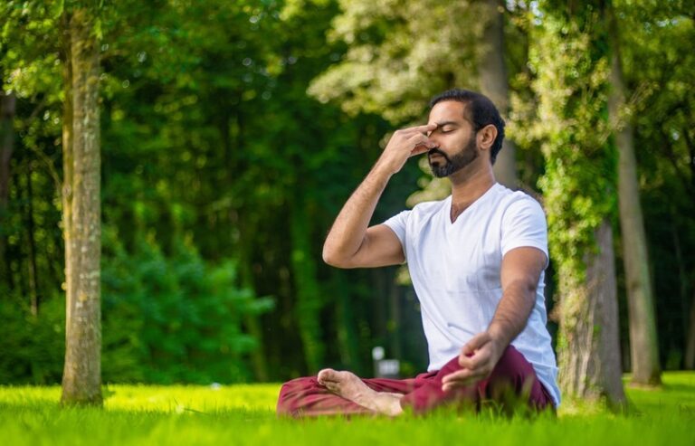 breathwork : définition, principes physiologiques, effets sur le système nerveux et cadre professionnel de la respiration consciente.